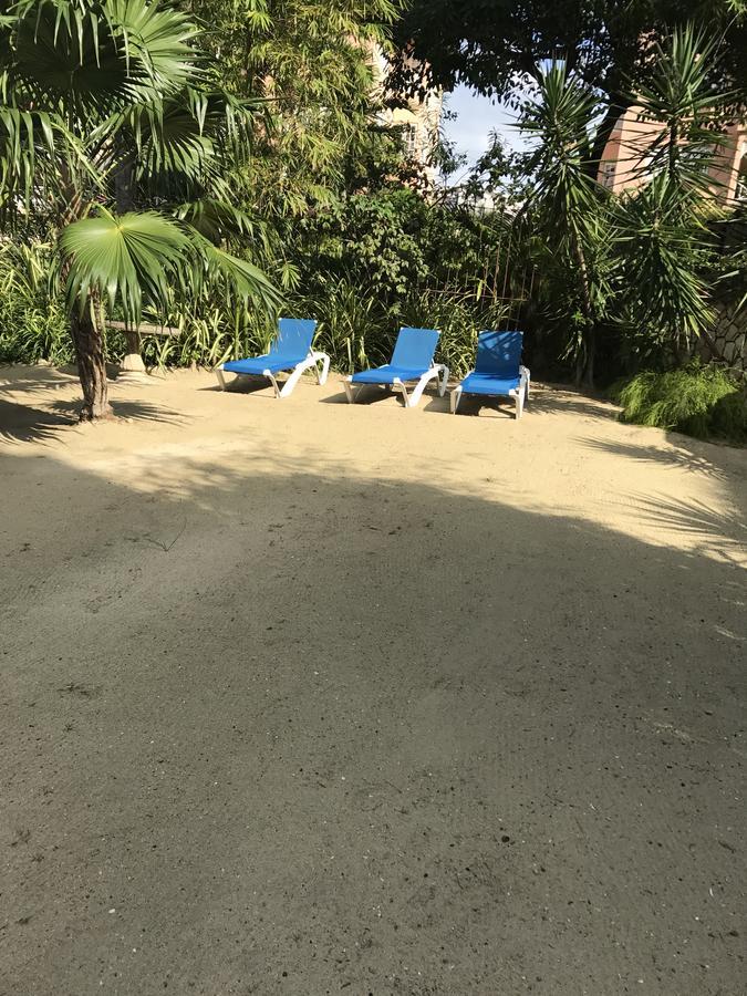 Alexanders Penthouse On The Beach Ocho Rios Exterior photo